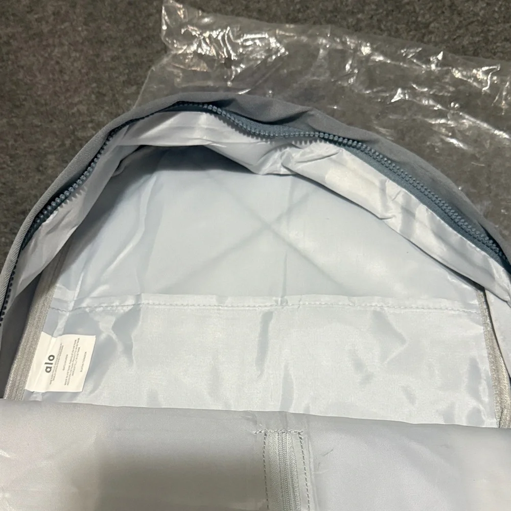 🩶 Alo Yoga City Zen Backpack — Slate Gray NWOT - Picture 5 of 7